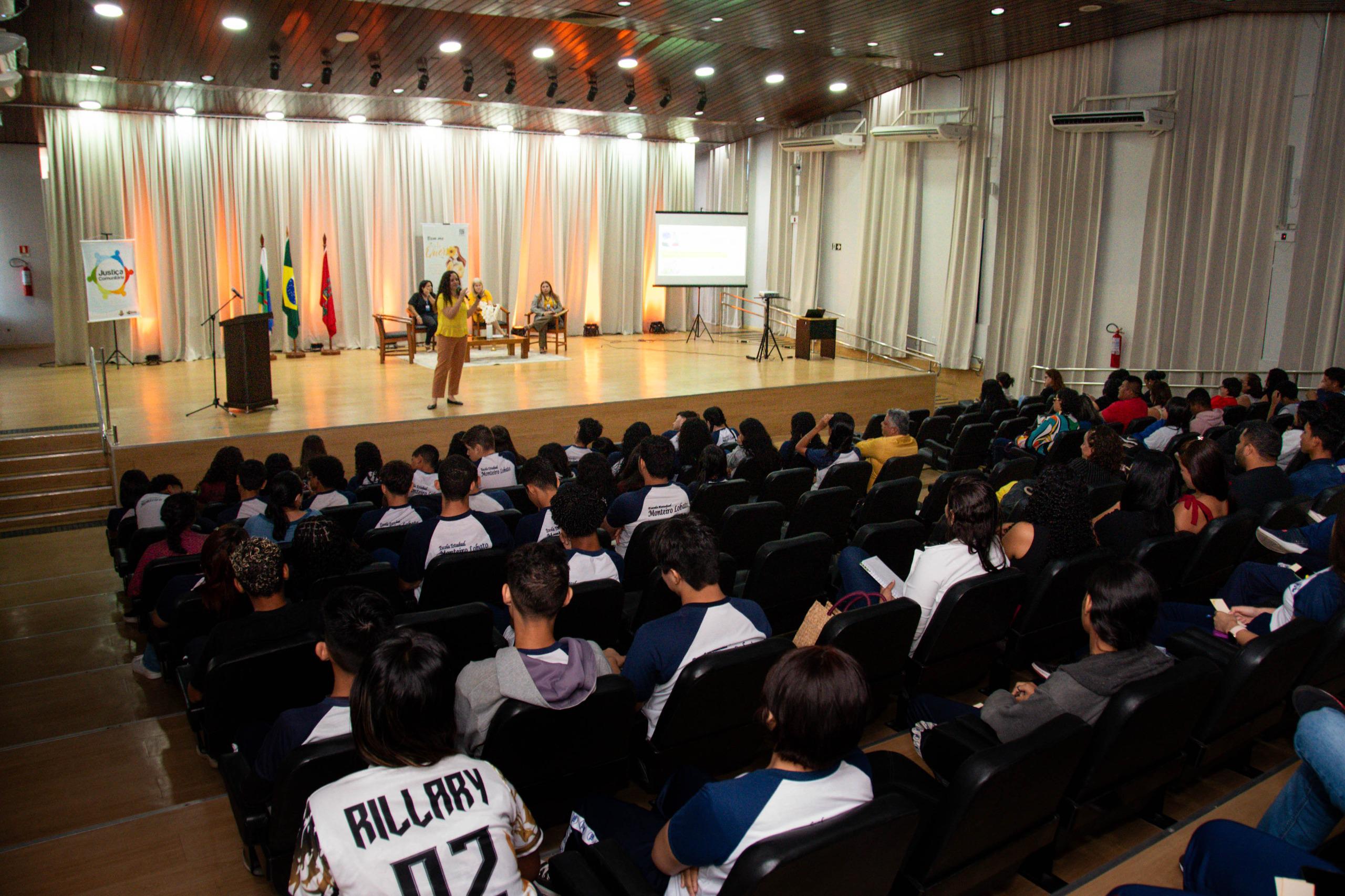 Valorização da vida é tema de roda de conversa com alunos da rede estadual