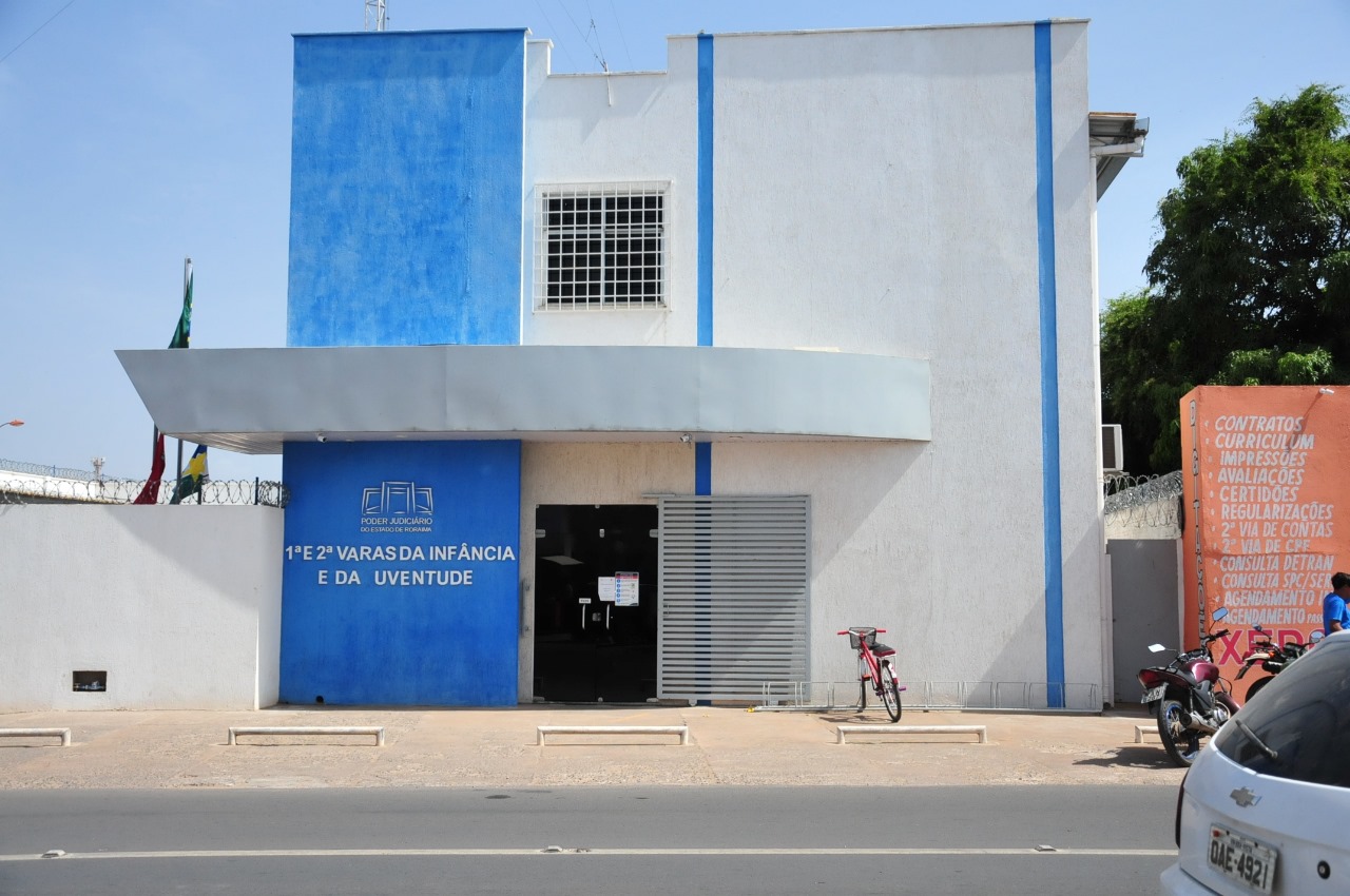 foto colorida mostrando o predio da 1 e 2 vara da infância e da juventude