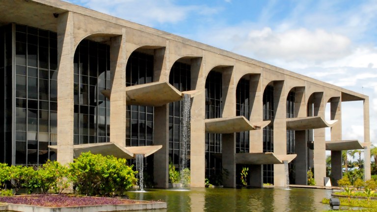 Imagem da fachada do Ministério da Justiça e Segurança Púbica (MJSP)