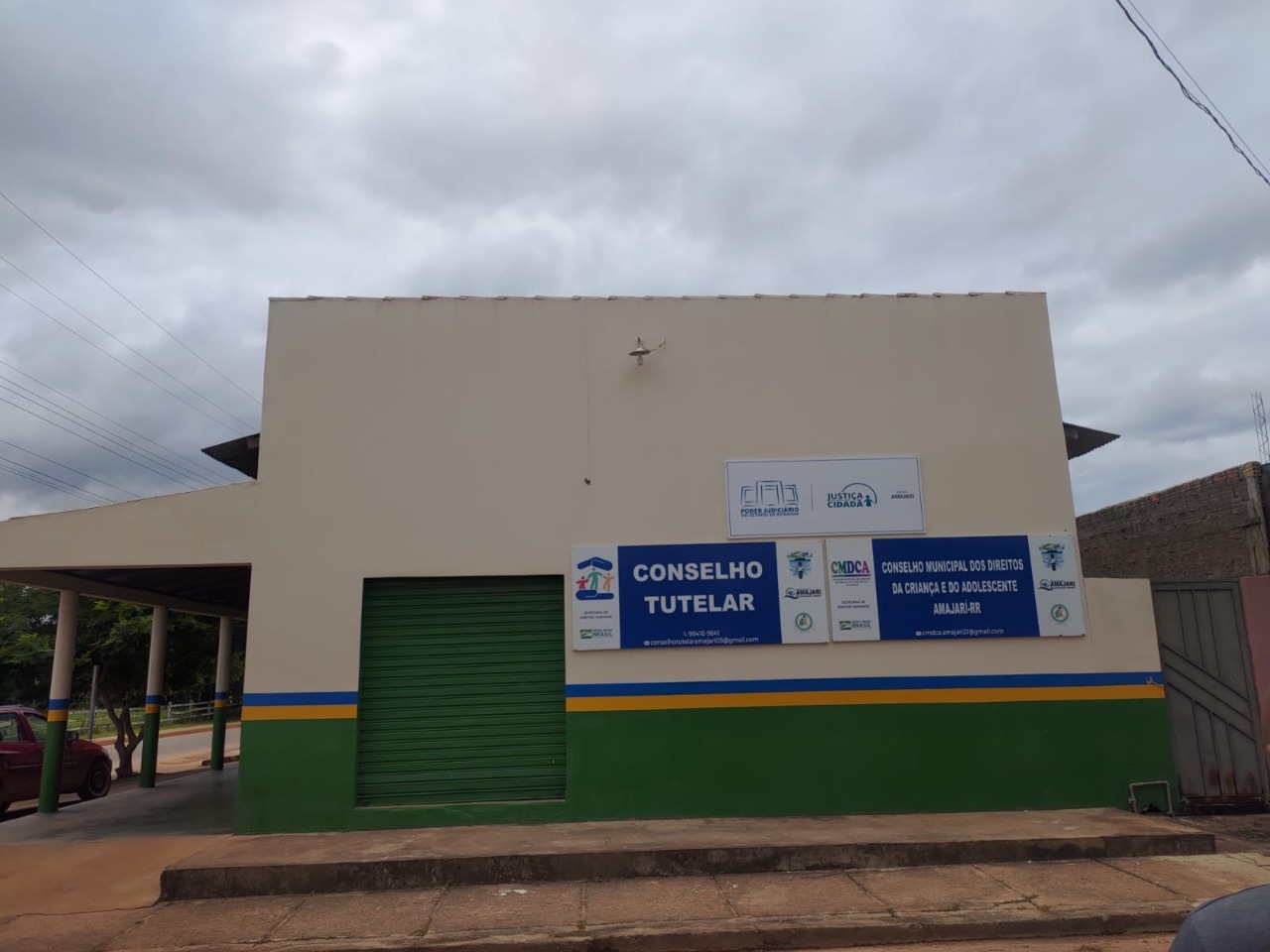 Foto colorida da frente do Posto Avançado de Atendimento do programa Justiça Cidadã do Tribunal de Justiça de Roraima (TJRR), no município de  Amajarí.