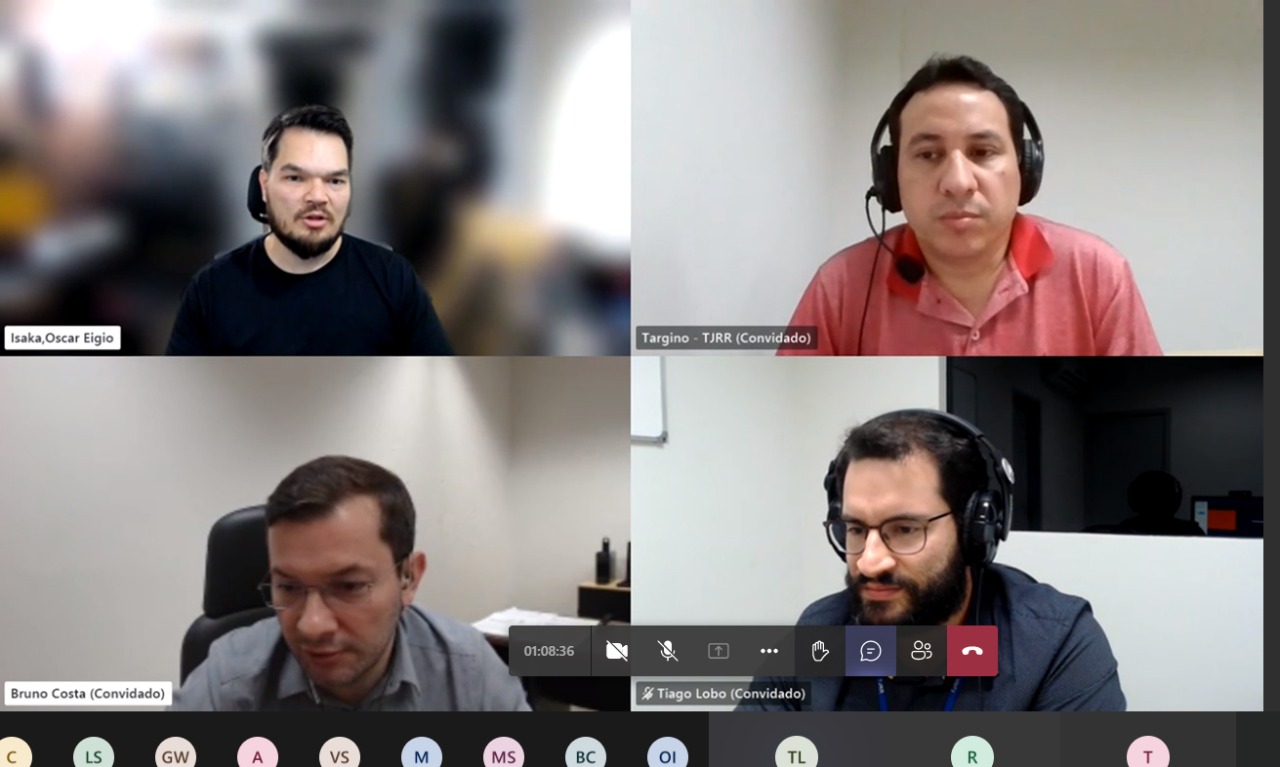 Imagem colorida em formato retangular, mostra o Juiz Auxiliar da Presidência do TJRR, Dr. Bruno Costa, com diretor Sênior da Gartner Research, Oscar Isaka, o subsecretário de Cibersegurança do TJRR, Targino Carvalho Peixoto e o secretário de Tecnologia da Informação do TJRR, Tiago Lobo, em um workshop online.