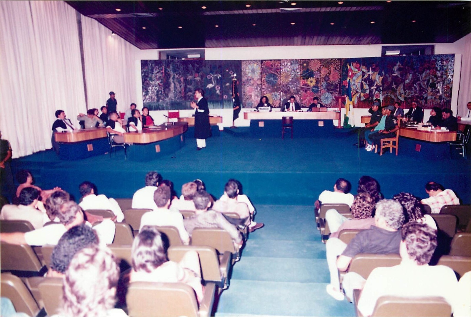 foto colorida de arquivo histórico dos primeiros tribunal do juri do TJRR