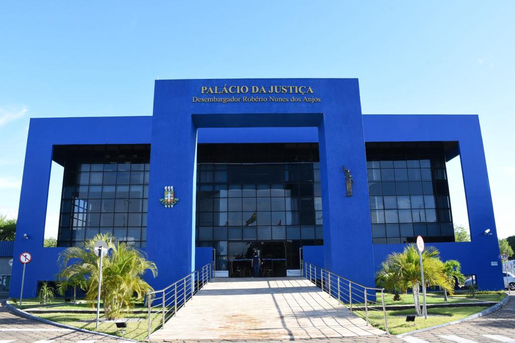 Foto colorida mostrando fachada do Palácio da Justiça 