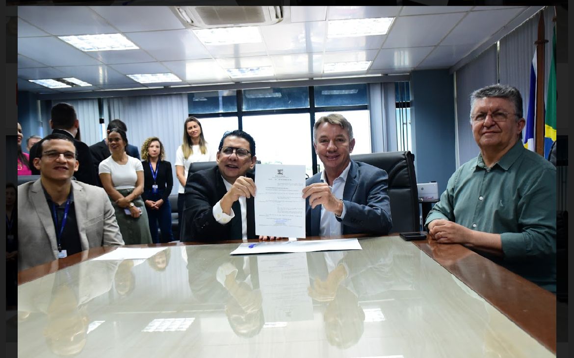 foto colorida do presidente do TJRR, desembargador Jésus Nascimento, o secretario Geral Henrique Tavares e o Governador Antonio Denarium 