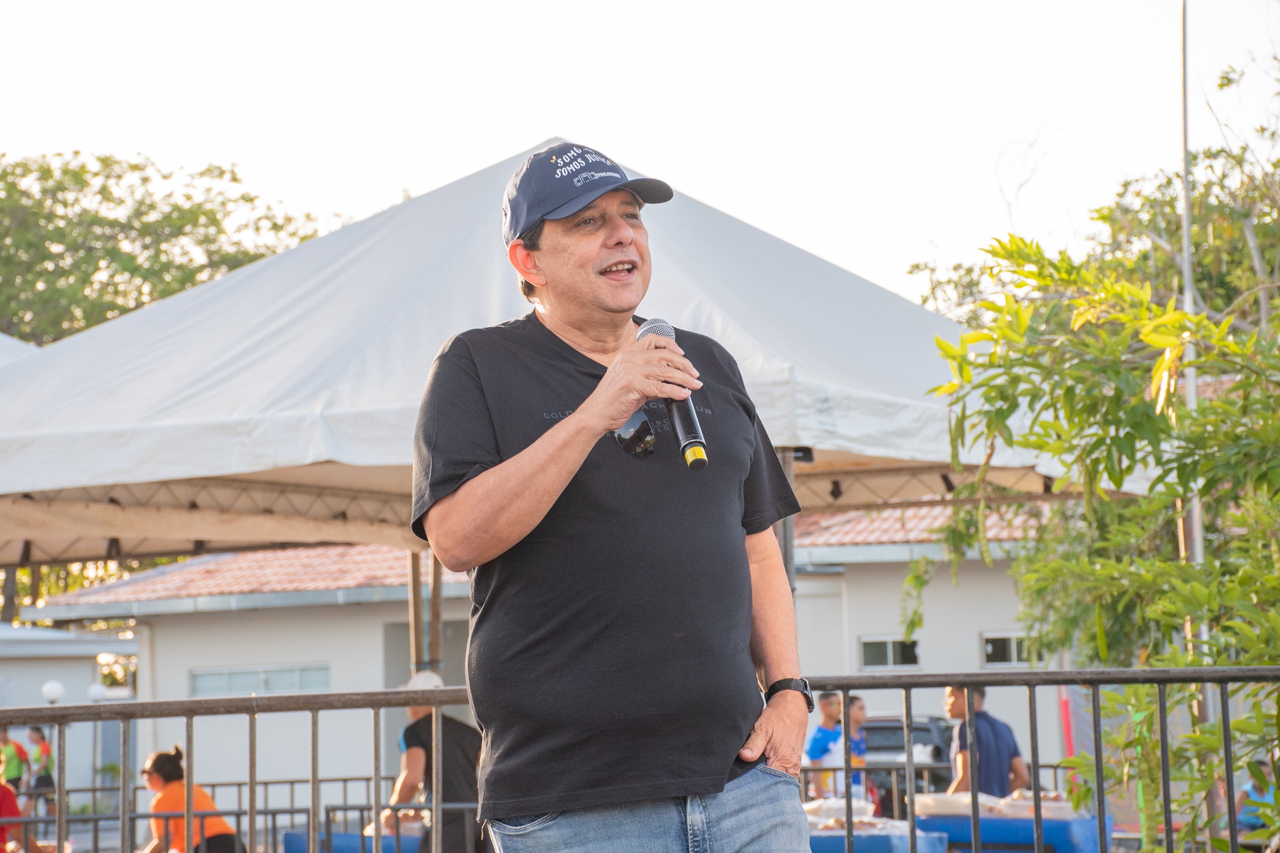  foto colorida do presidente do TJRR, desembargador Jésus Nascimento , discursando. 