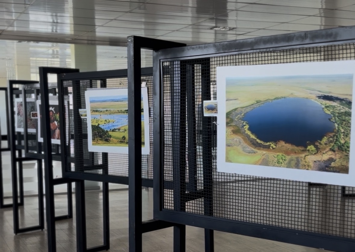 imagem colorida de uma exposição fotográfica das belezas naturais de roraima imagem colorida de uma exposição fotográfica das belezas naturais de roraima