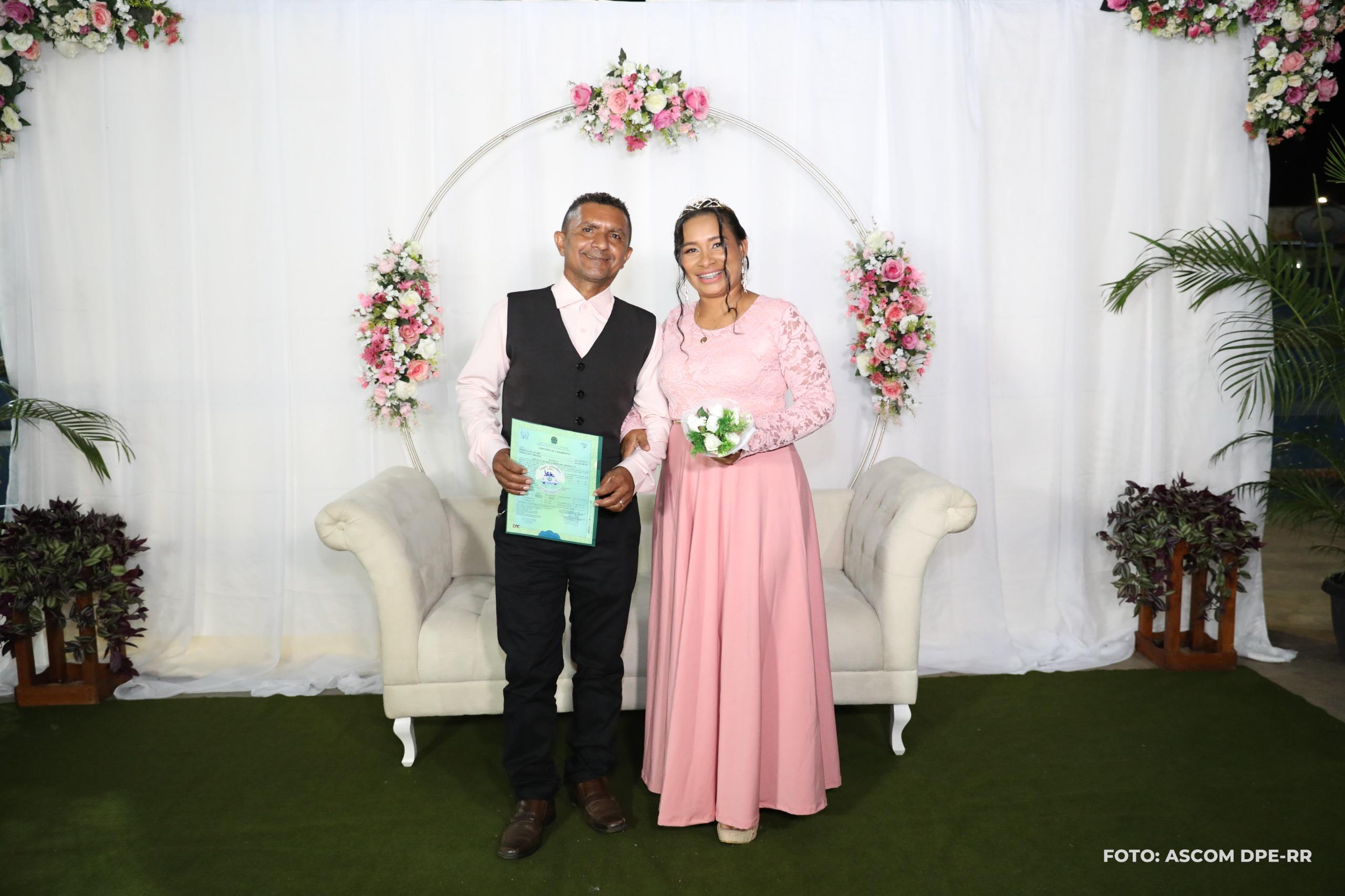 A imagem colorida contém o casal Danila Miranda e Manuel Alves, que se conheceram em 2016 e disseram "sim" em 2022. A imagem colorida contém o casal Danila Miranda e Manuel Alves, que se conheceram em 2016 e disseram "sim" em 2022.