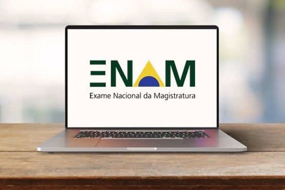 Foto 1:Imagem colorida mostra a tela de um notebook escrito ENAM - Exame Nacional da M  Foto 1:Imagem colorida mostra a tela de um notebook escrito ENAM - Exame Nacional da M