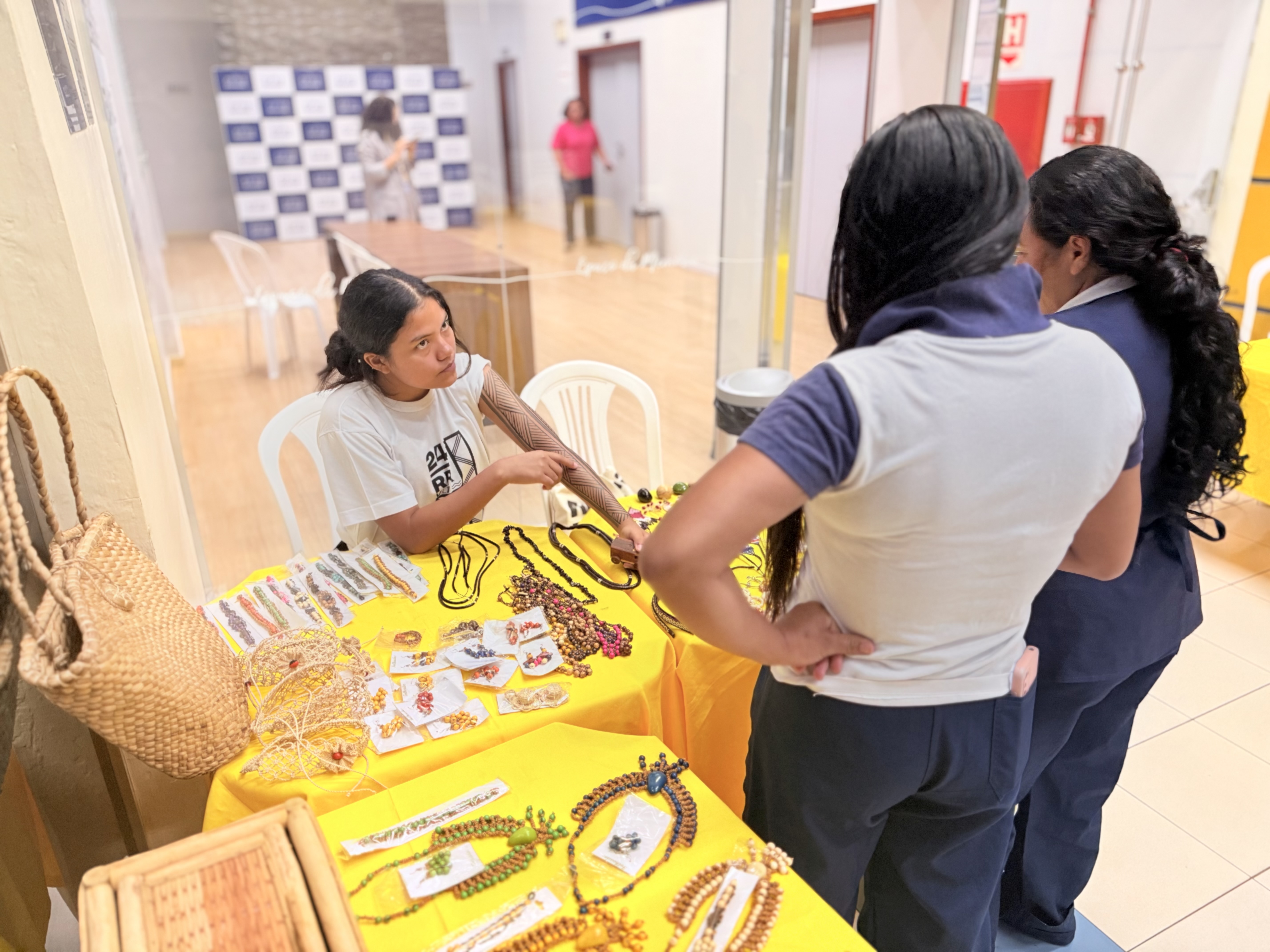 Feira indígena evidencia a força da arte tradicional no Fórum Cível