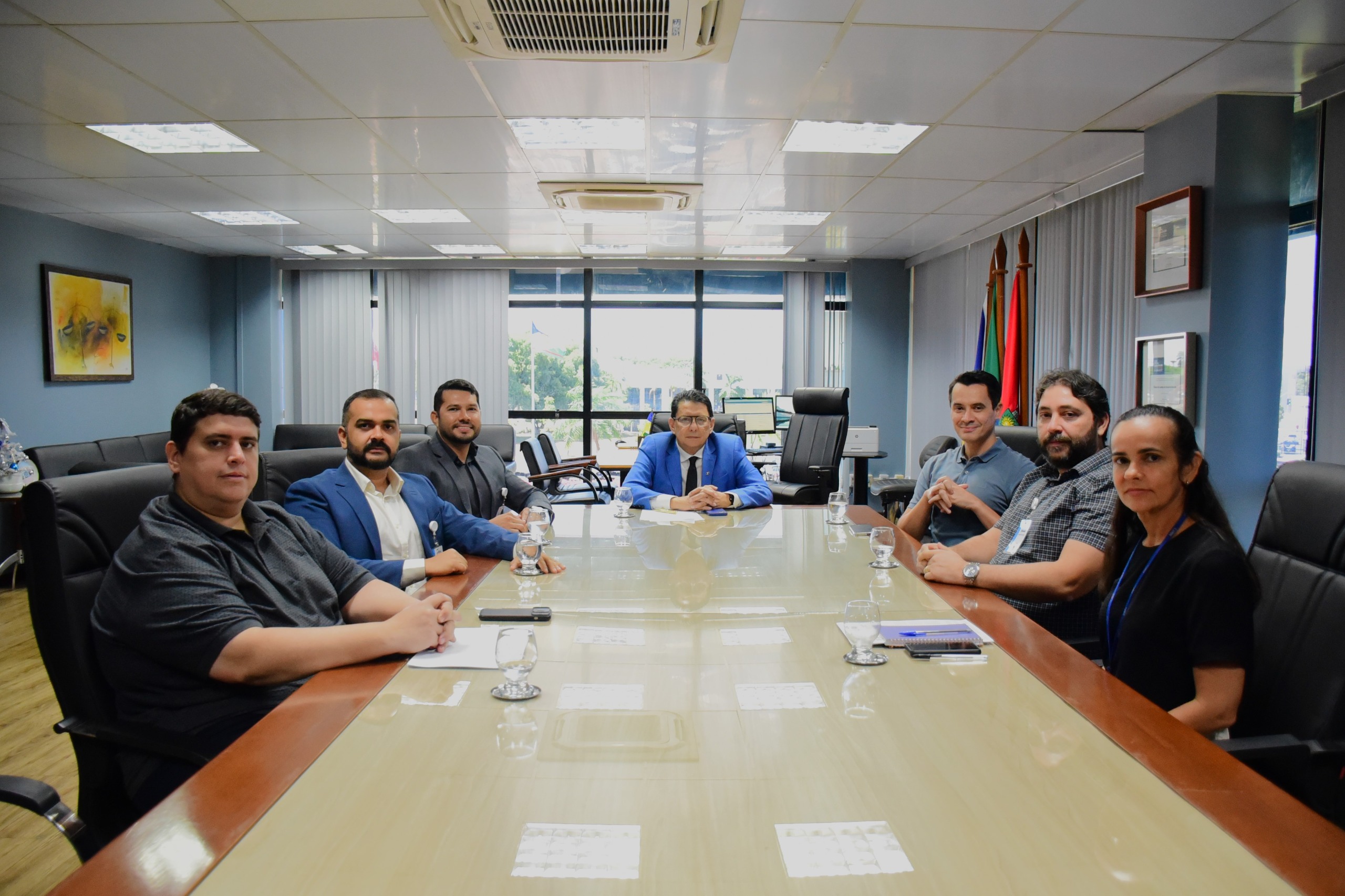 foto colorida do Presidente do TJRR, em reunião recebeu membros do Instituto de Previdência de Roraima – IPERR e o deputador federal Zé Haroldo Cathedral, para tratar de temas relacionados à aposentadoria.