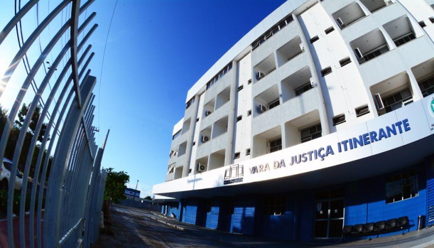 Foto da fachada da vara da justiça itinerante na Sede Administrativa do Tribunal de Justiça de Roraima.