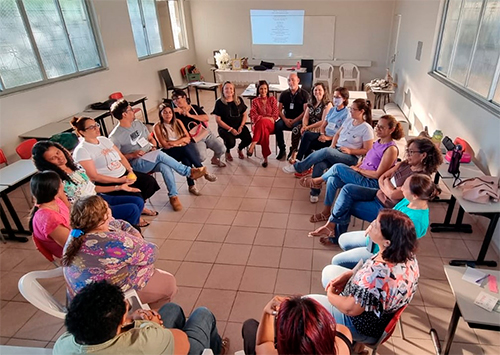 Foto: Segunda etapa da Capacitação em Práticas Circulares (Círculo de Diálogo), para professores do Ensino Fundamental, por meio da Oficina: Eu te Vejo. 