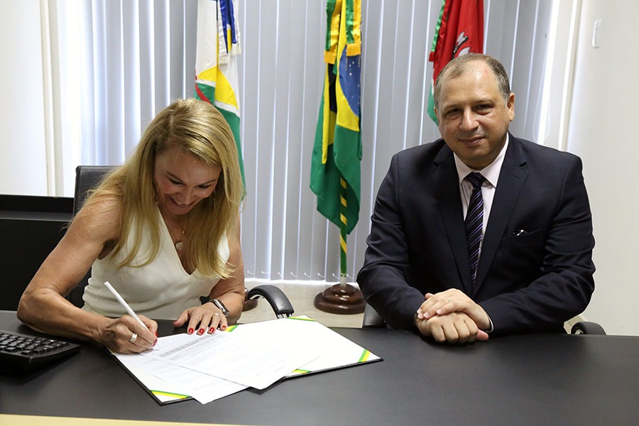 Na foto, presidente do TJRR, Mozarildo Cavalcanti, e prefeita de Boa Vista, Teresa Surita