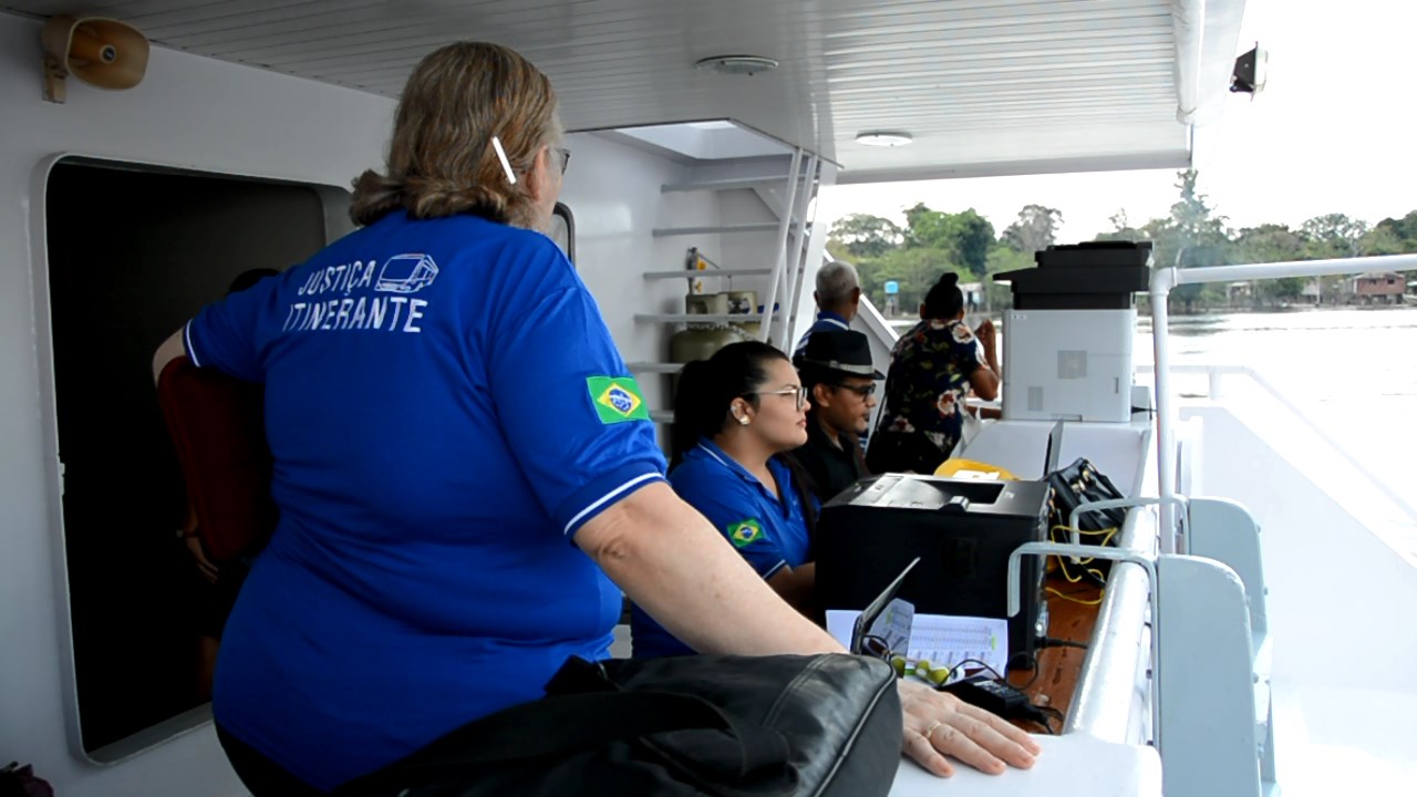 Equipes da Justiça Itinerante realizando atendimentos no Baixo Rio Branco e Negro 