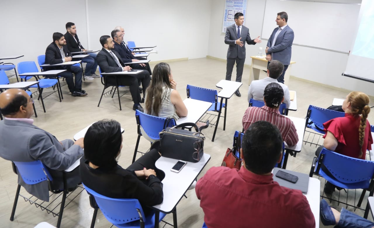 Servidores, magistrados e parceiros durante capacitação para atuarem no Natjus.