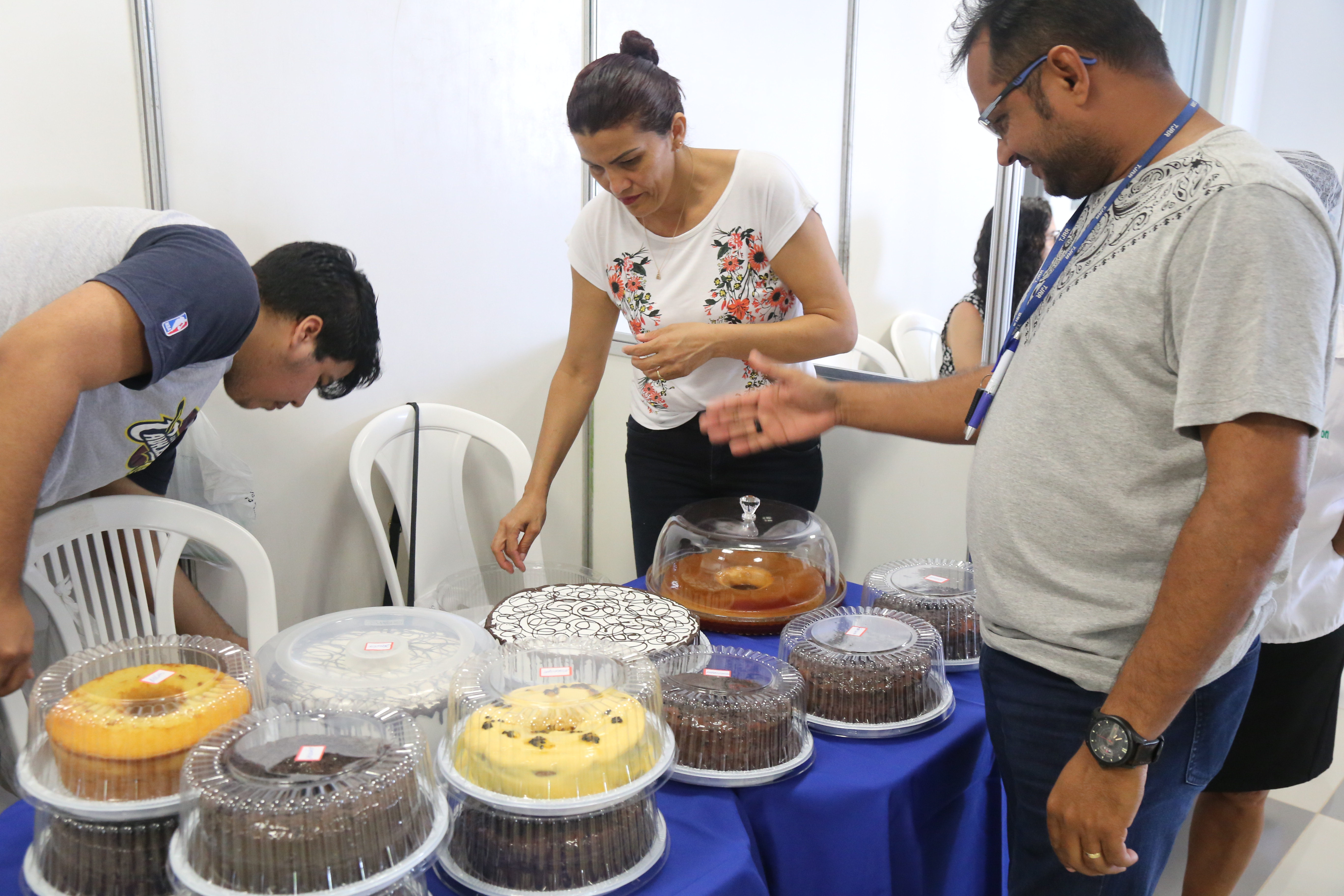 Exposições de bolos durante a Feira de Talentos do TJRR