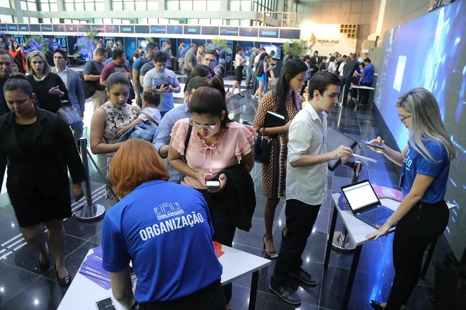 Público no credenciamento durante o Justiça 4.0.