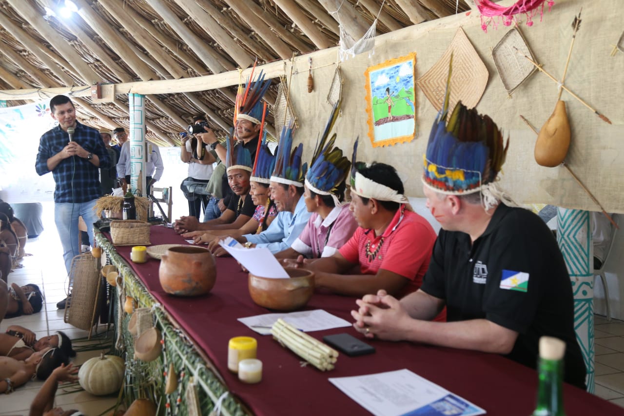 Juiz auxiliar da presidência, Aluízio Vieira, discursando na reabertura dos trabalhos do primeiro Pólo Indígena de Maturuca, na Raposa Serra do Sol em Roraima. 