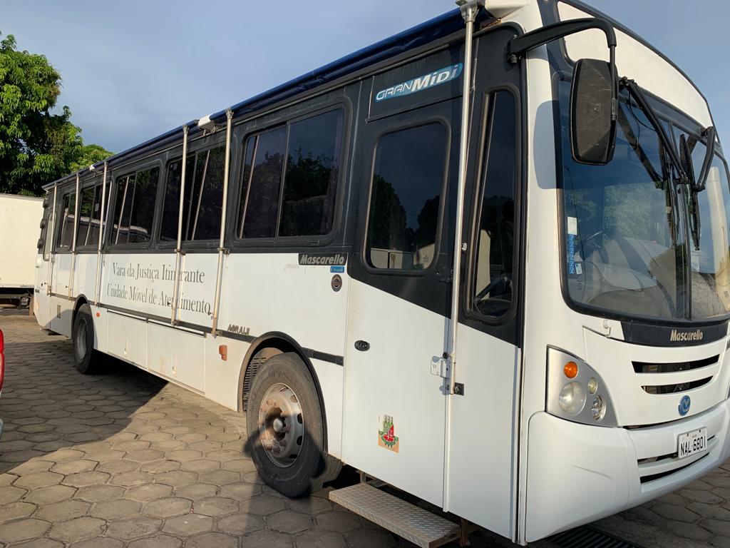 Ônibus da Justiça Itinerante.   