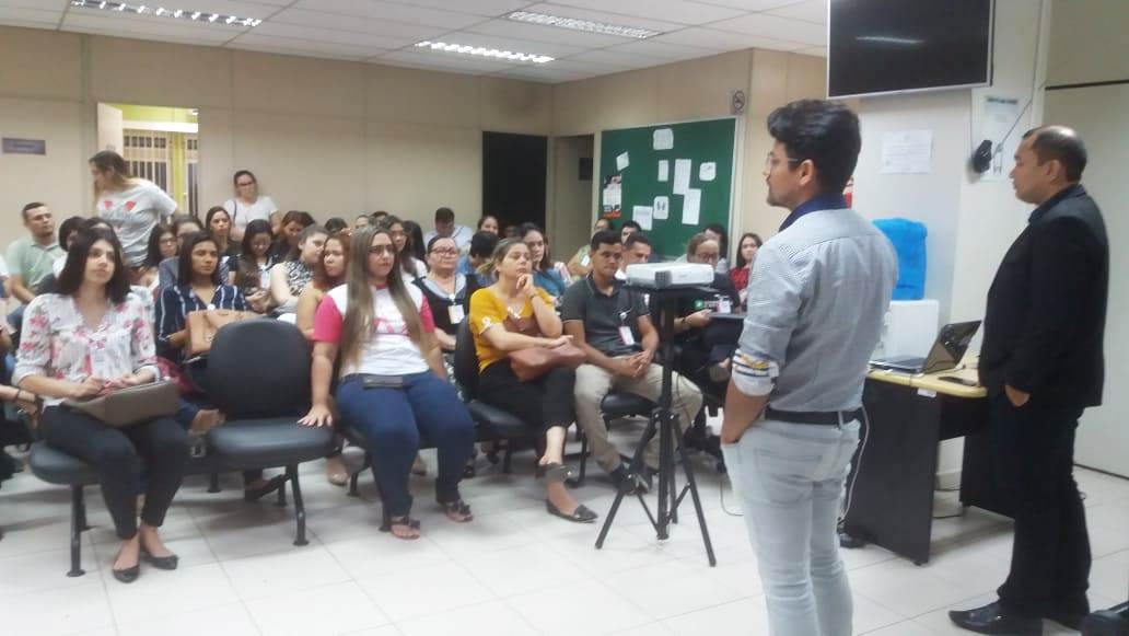 Academicos direito em visita ao Cejusc, para aula prática de conciliação.