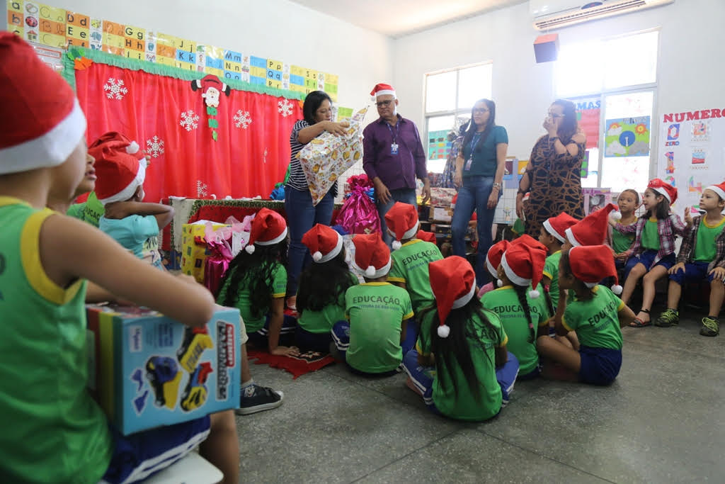 Crianças em evento de Natal realizado pelo TJRR no Fórum Criminal.  