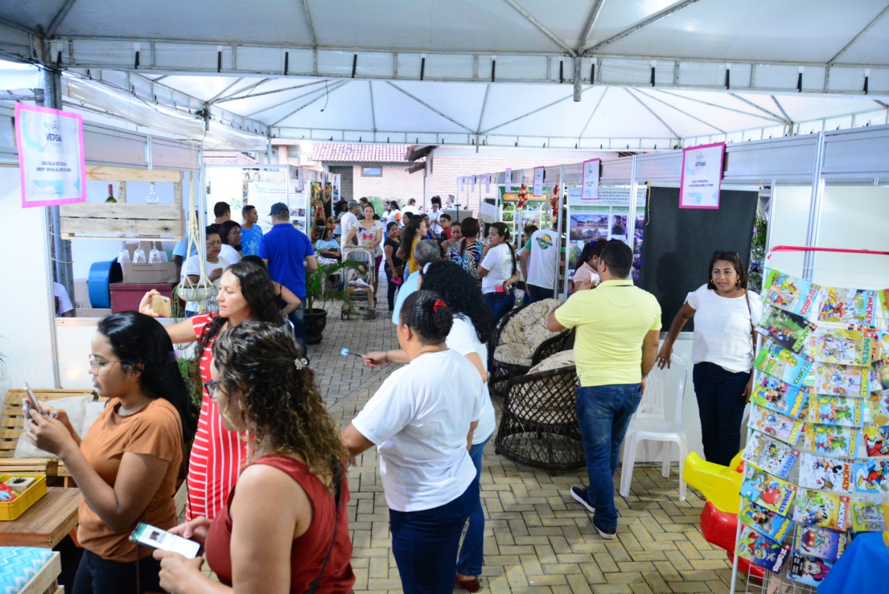 Feira de exposição dos projetos sociais apoiados pela Vepema. 