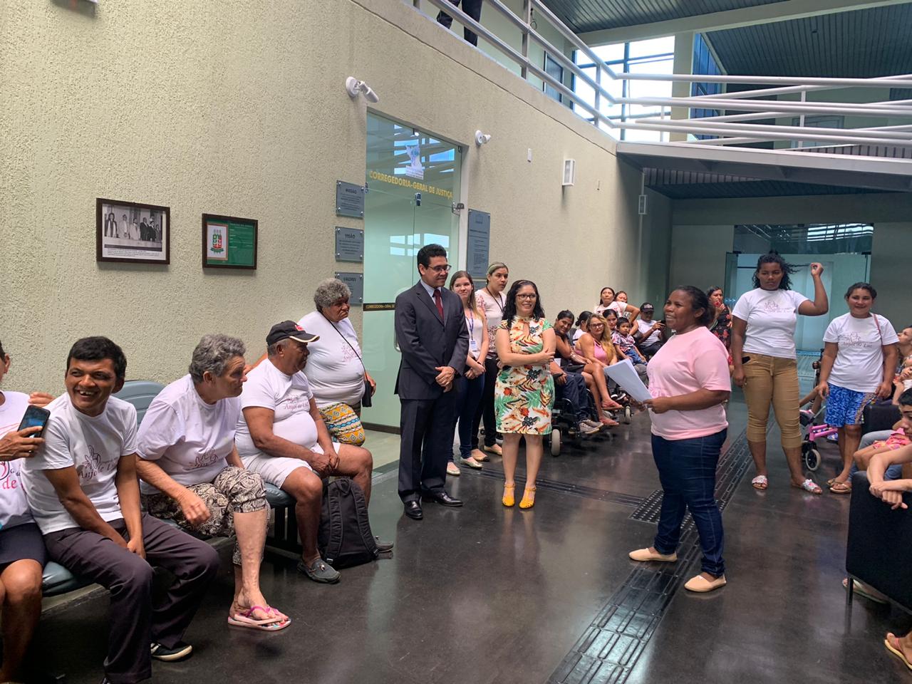 Visita do grupo da Associação Anjos de Luz ao Palácio da Justiça do TJRR.