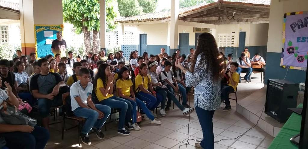 Alunos durante palestra sobre a o programa Justiça Comunitária.  