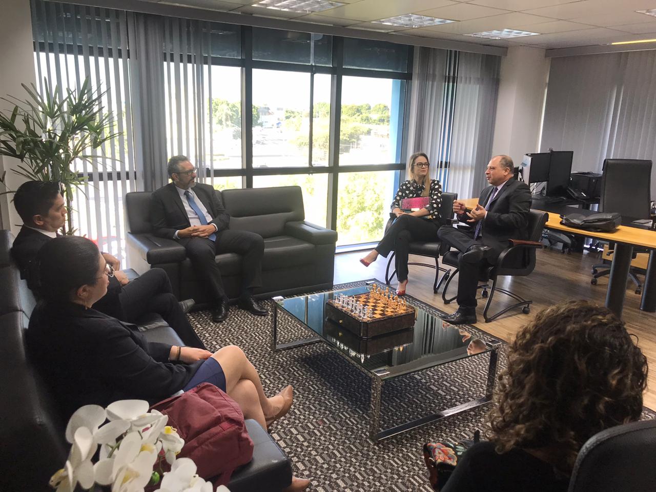 Comissão do Conselho Nacional de Justiça em reunião na presidência do Tribunal de Justiça de Roraima.