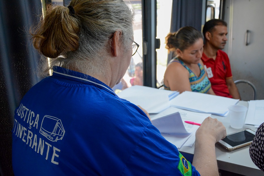 Atendimento da Justiça Itinerante.