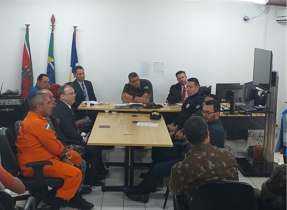 Representantes de instituições de segurança reunidos na Comarca de Pacaraima