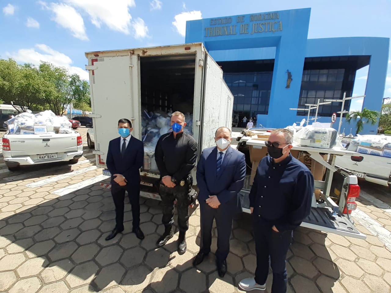 Presidente Mozarildo Cavalcanti, acompanhado do desembargador Almiro Padilha, juiz auxiliar da presidencia, Aluizio Vieira e do secretario de justiça e caidadania de Roraima,André Fernandes, durante a entrega das doações ao Governo do Estado. 