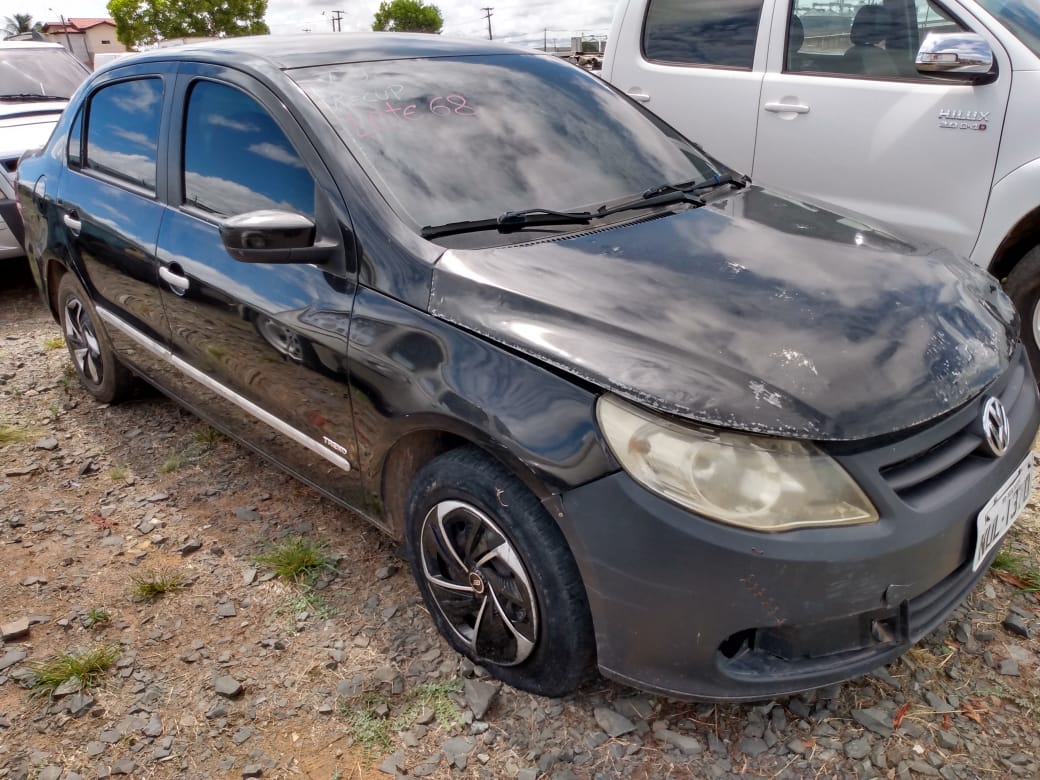 Carros leiloados no lelão promovido pelo Poder Judiciário.