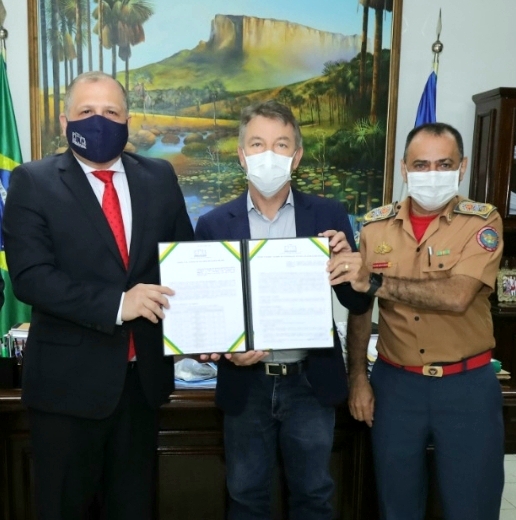 Asseinatura do Termo de Cooperação Técnica entre Governo do Estado e Corpo de Bombeiros Militar de Roraima.