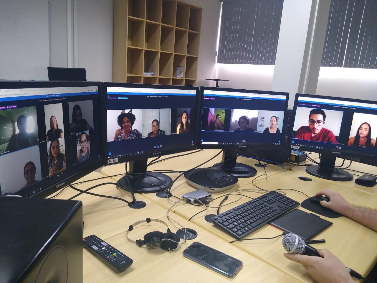 Aulas do curso de Depoimento Especial por meio de videoconferência.