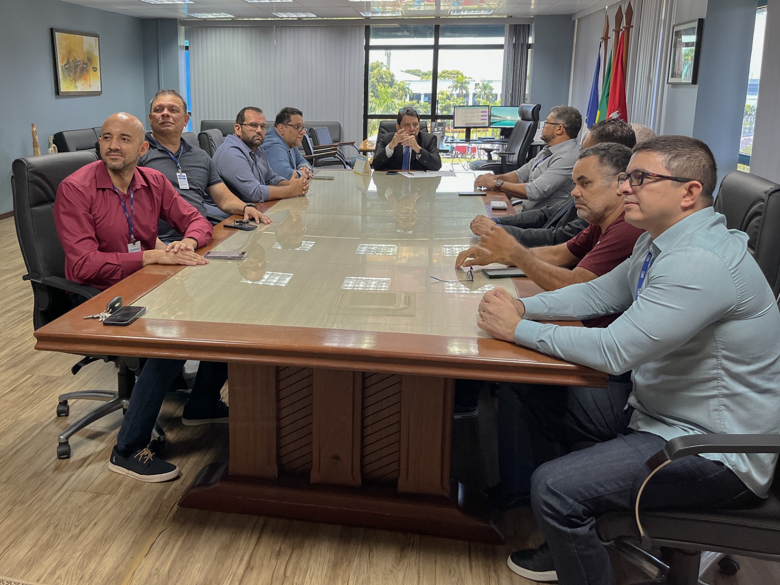 foto colorida da reunião com os representantes